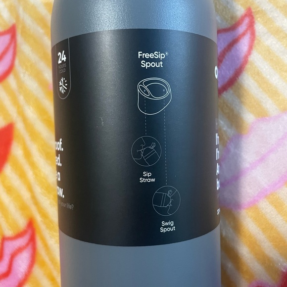 Owala - 32 oz Freesip - Limited Edition Color Drop - Picture 4 of 5